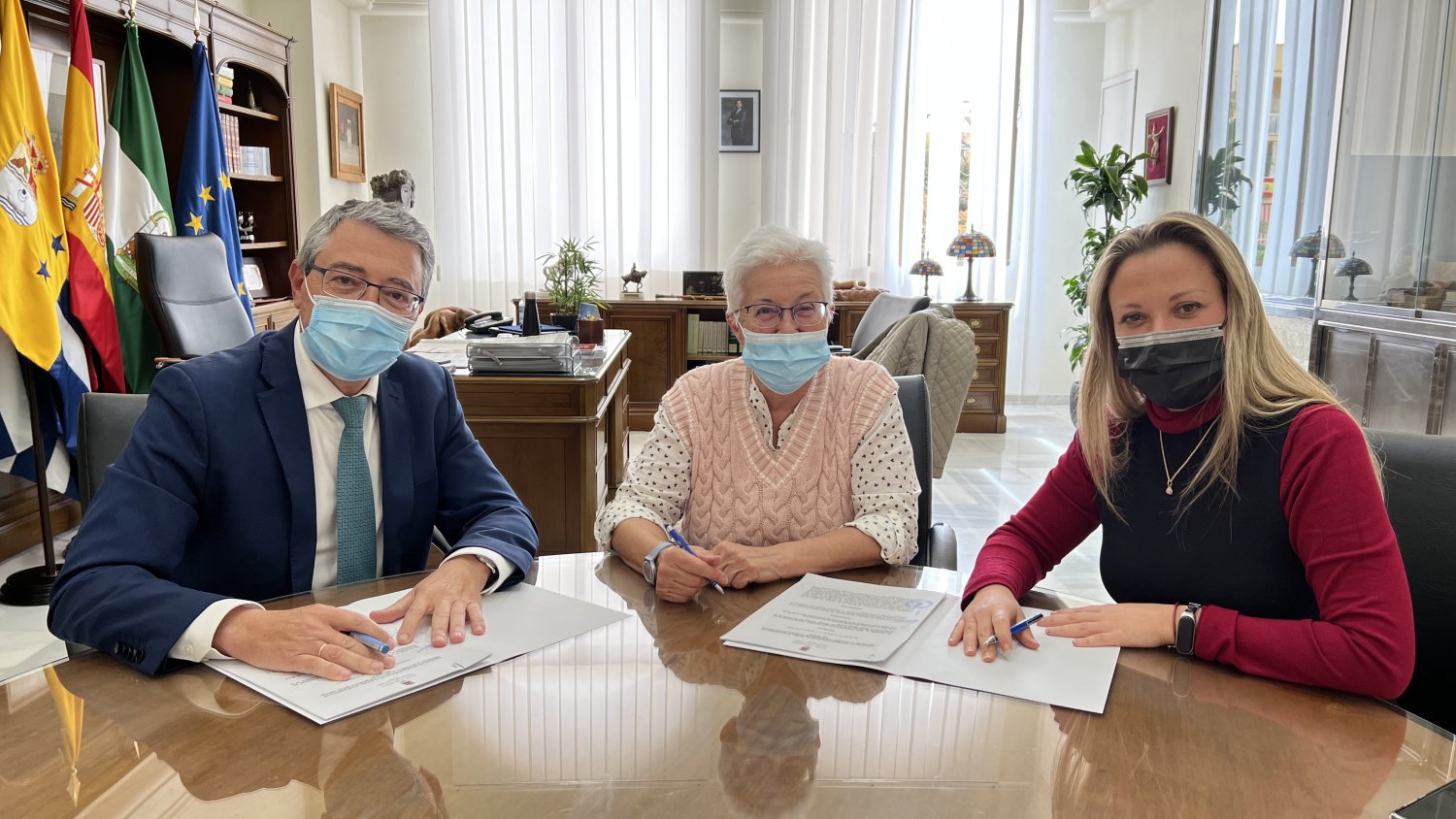 Rincón de la Victoria renueva el acuerdo de colaboración con el Economato Social municipal