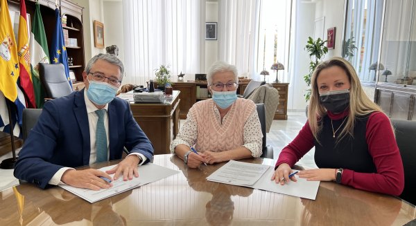 Rincón de la Victoria renueva el acuerdo de colaboración con el Economato Social municipal