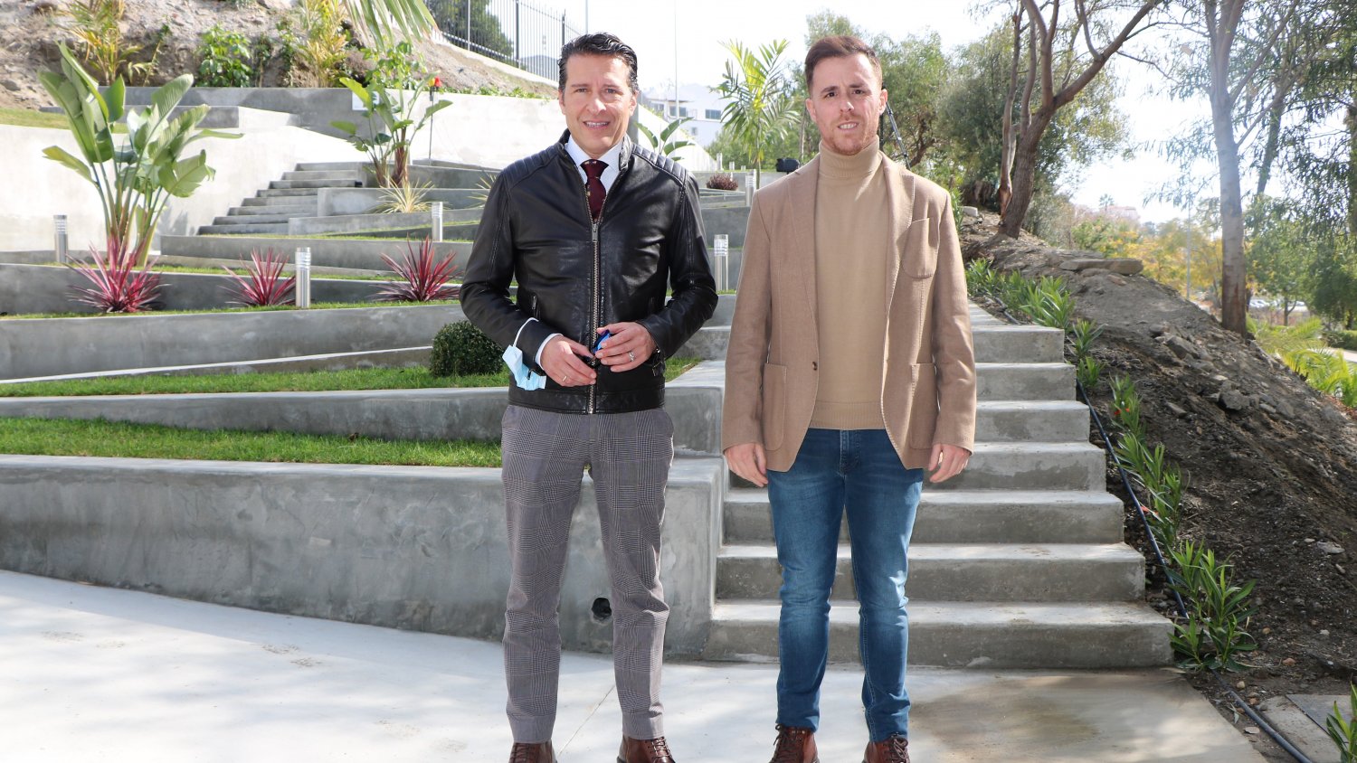 El jardín de acceso a las pistas completa el entorno del SkatePark de Torrox