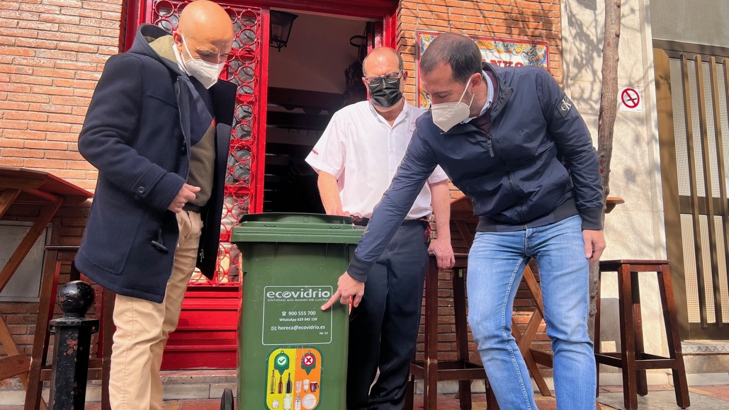 Fuengirola mantiene la recogida de vidrio puerta a puerta en negocios de hostelería