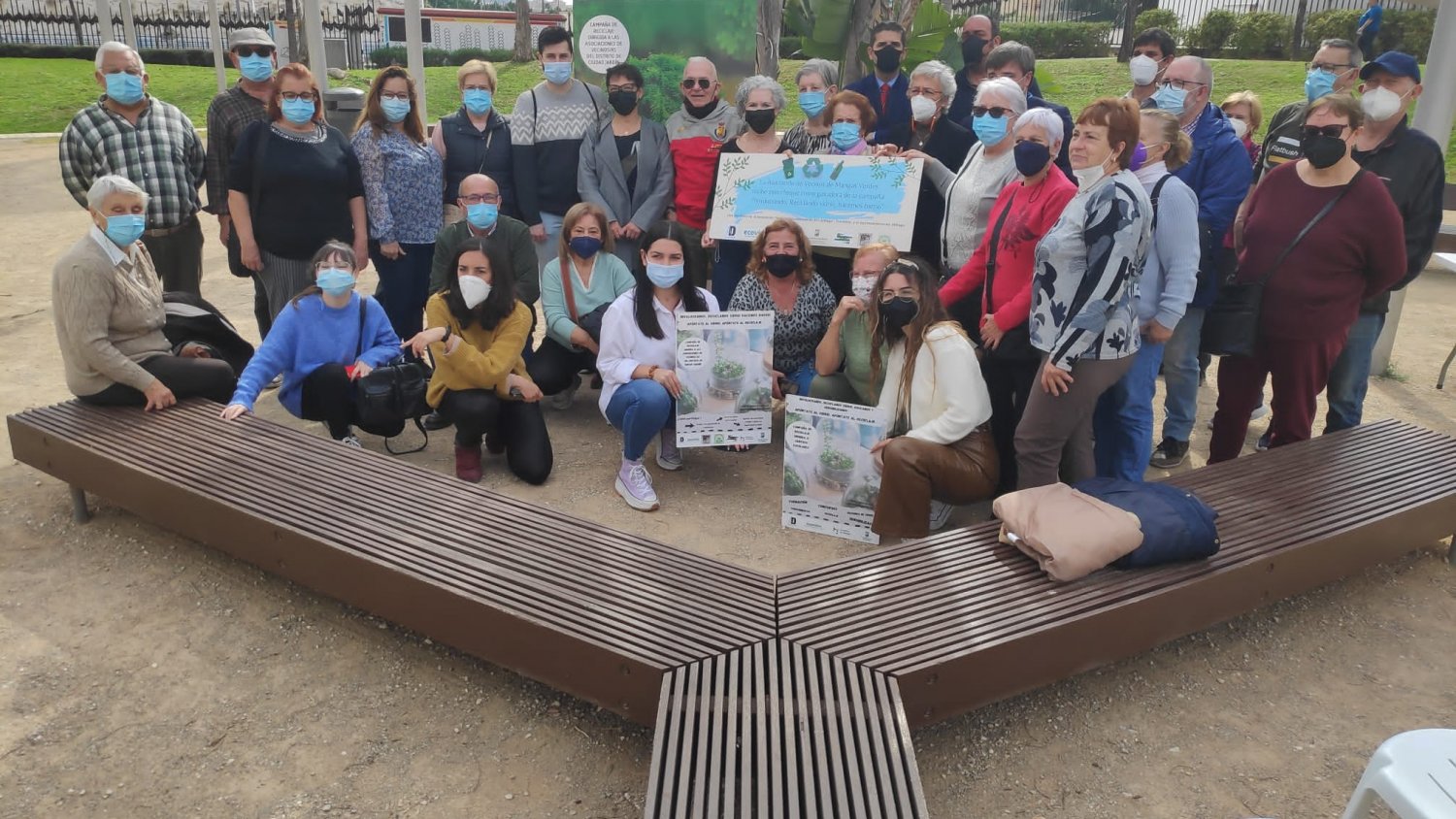 La Asociación de Vecinos de Mangas Verdes recibe un premio por su compromiso con el reciclaje