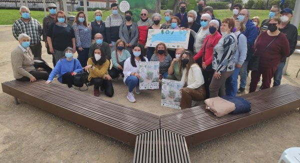 La Asociación de Vecinos de Mangas Verdes recibe un premio por su compromiso con el reciclaje