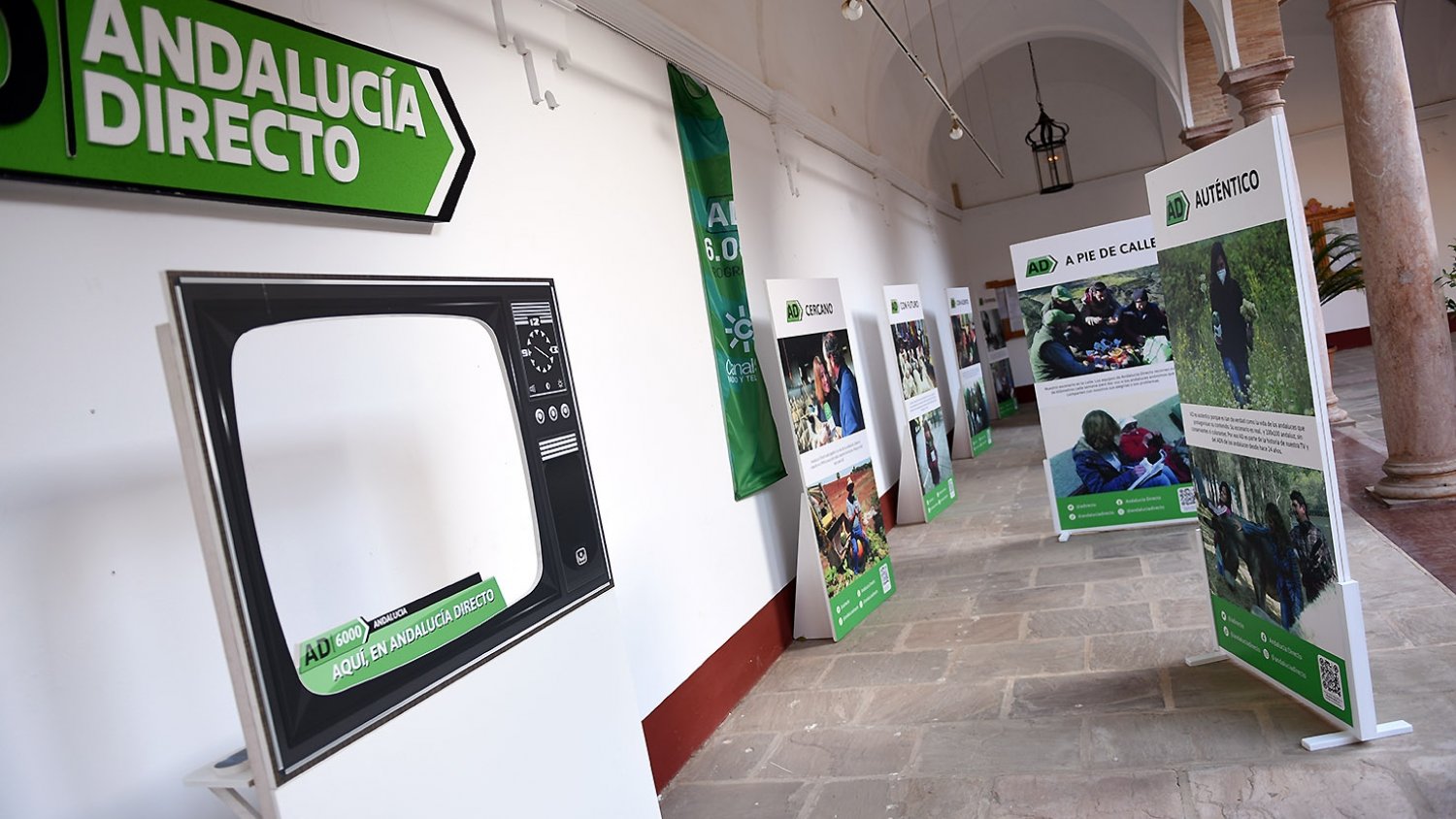 Antequera acoge una exposición que conmemora los 6.000 programas de Andalucía Directo