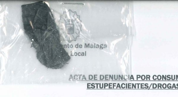 Detenido un hombre por agredir a un policía local tras incautarle la cocaína que portaba