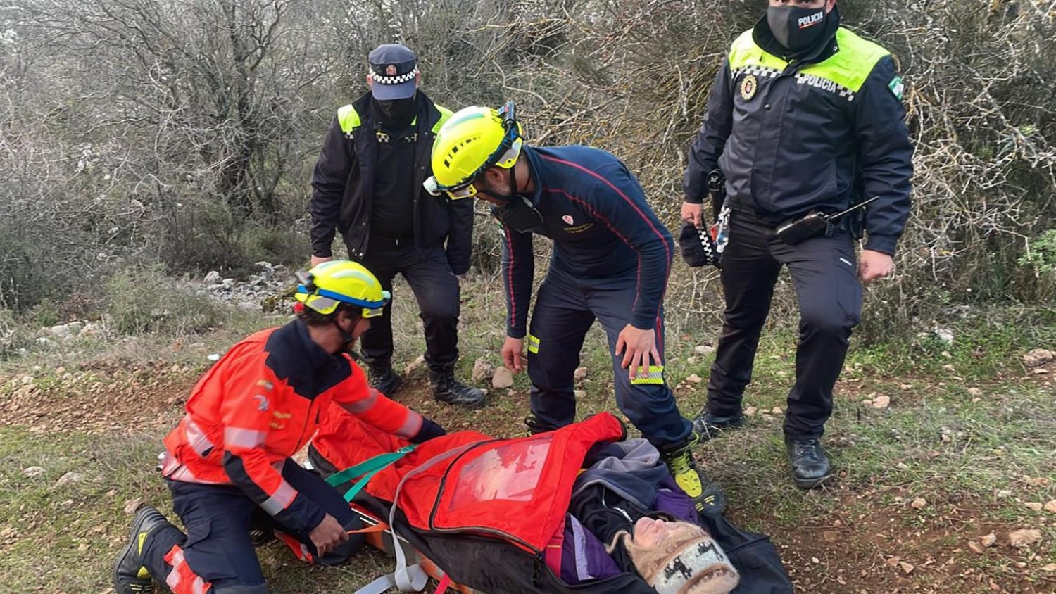 La Policía Local interviene en el rescate de una senderista en la zona del nacimiento del río Cerezo