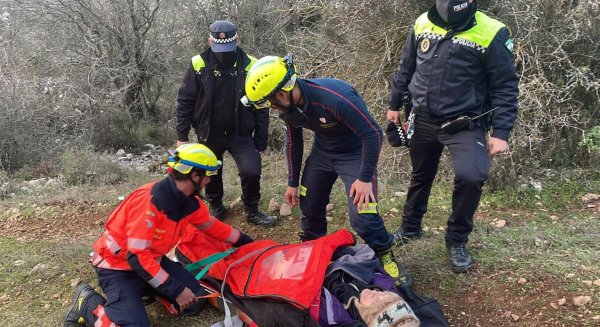 La Policía Local interviene en el rescate de una senderista en la zona del nacimiento del río Cerezo