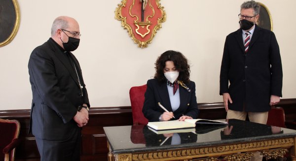 Rocío Ruiz agradece la colaboración del Obispado de Huelva en la atención a personas vulnerables