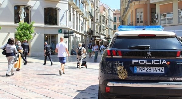 Detenido un sintecho por incendiar el colchón de otro mientras dormía