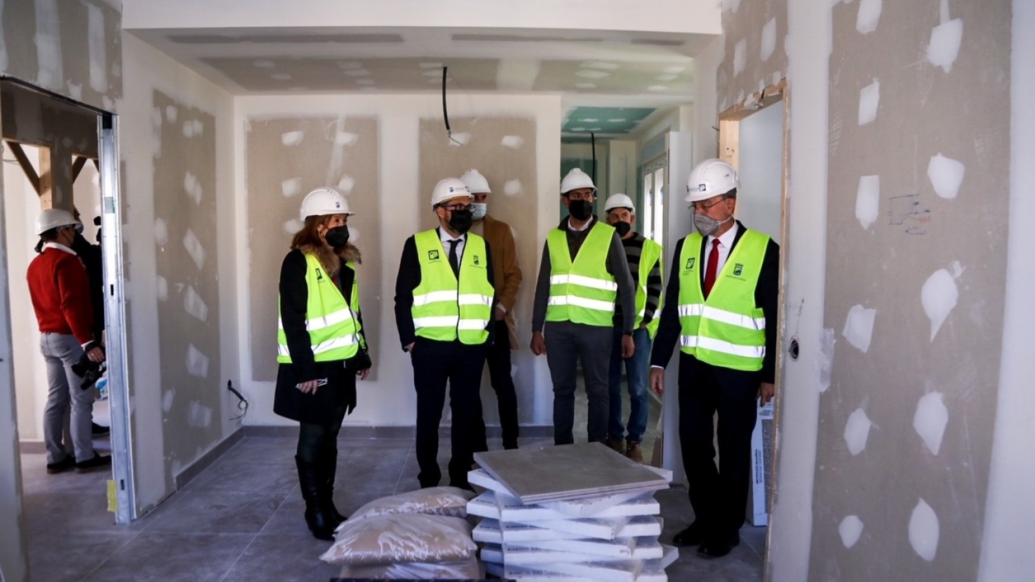De la Torre visita las obras de las ocho viviendas protegidas en alquiler para jóvenes en Olletas