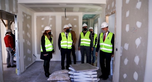 De la Torre visita las obras de las ocho viviendas protegidas en alquiler para jóvenes en Olletas