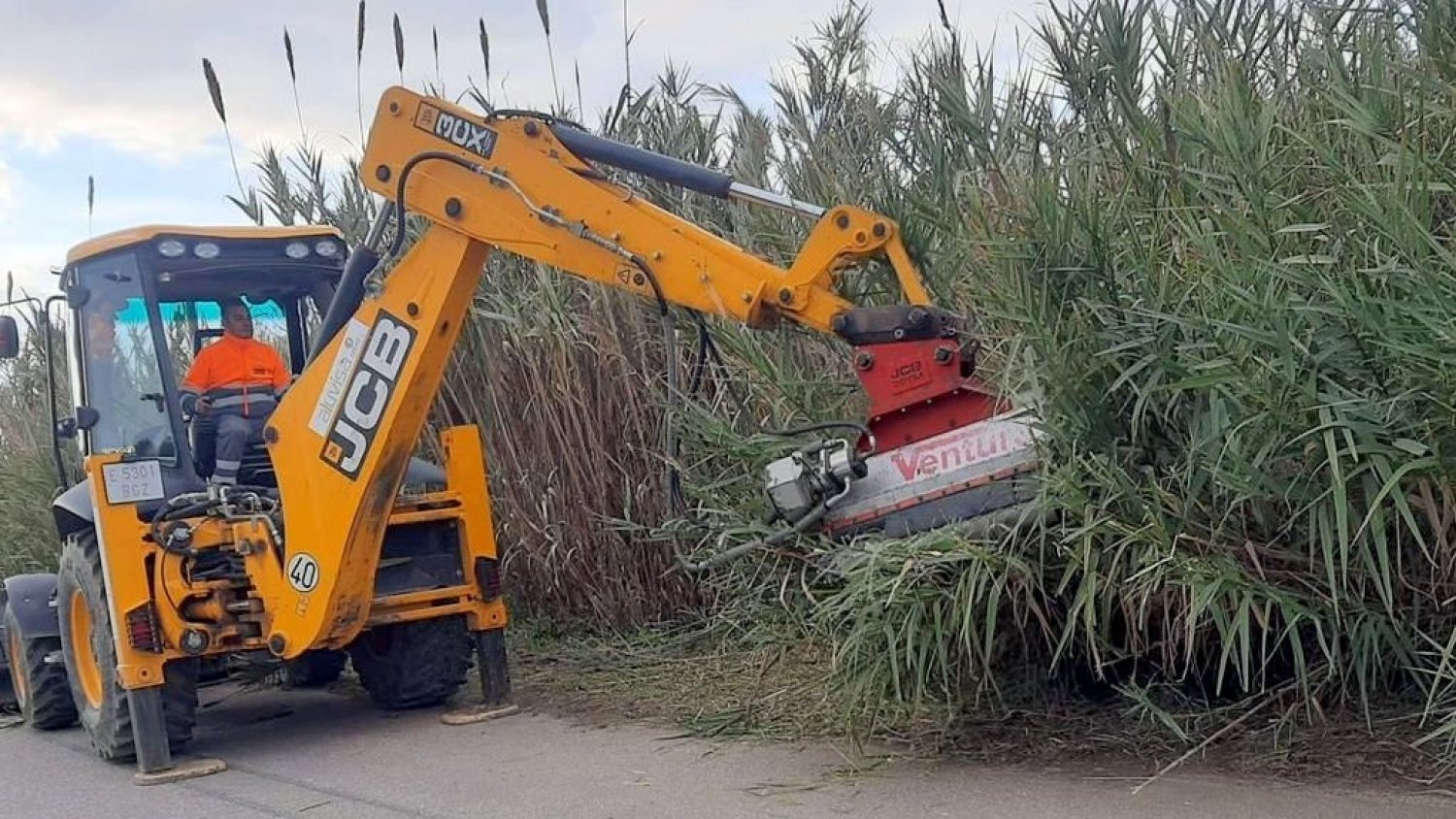 Estepona desbroza 170 kilómetros en más de 30 caminos rurales para evitar incendios forestales
