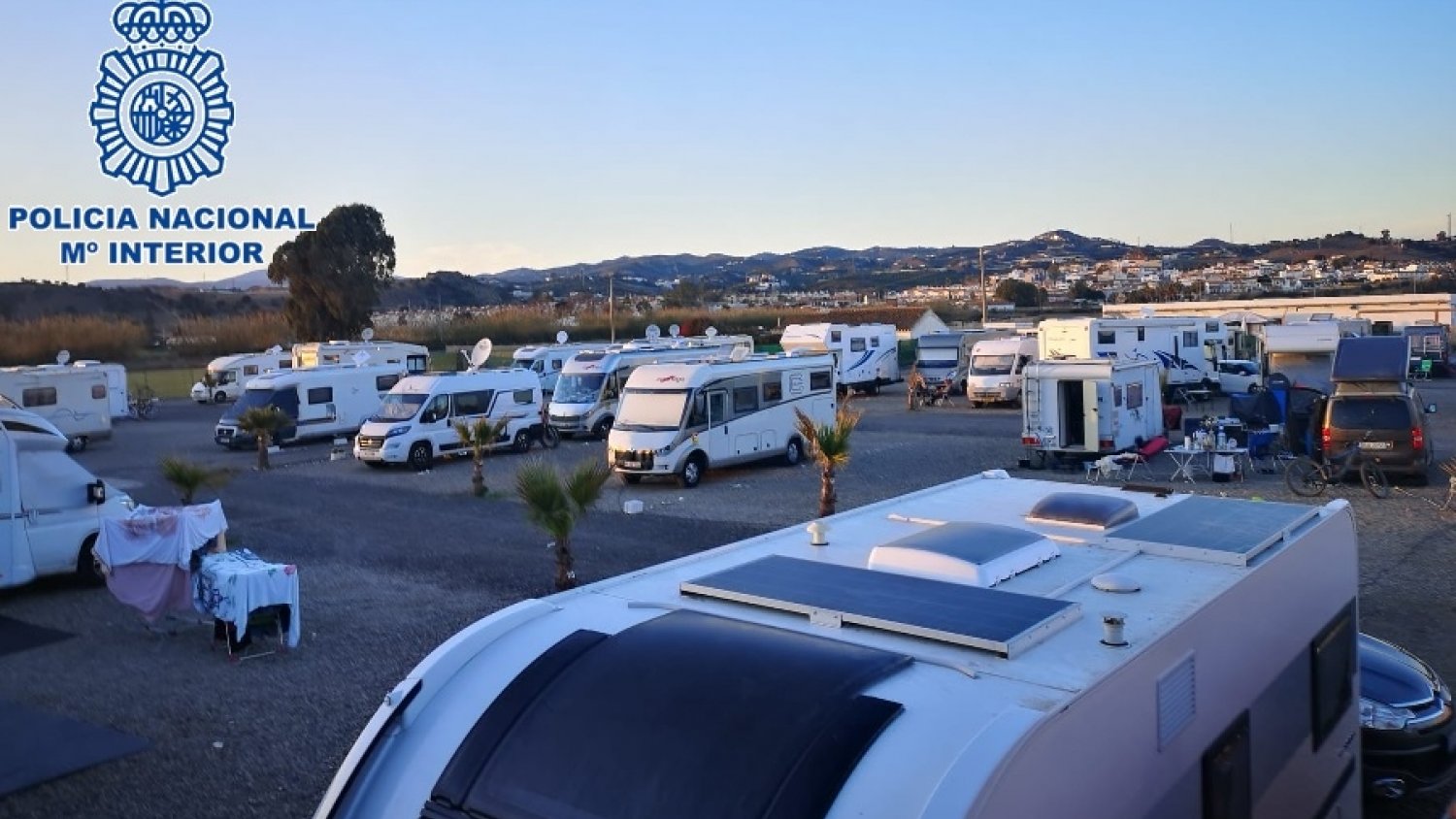 La Policía Nacional coordina un operativo para evitar los asentamientos clandestinos de caravanas