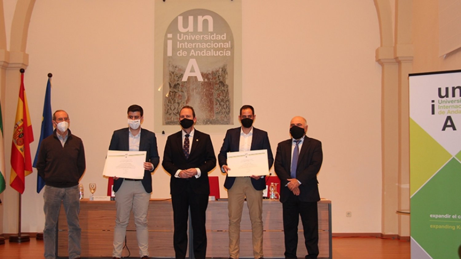 El rector José Ignacio García entrega el II Premio UNIA Digital de Investigación