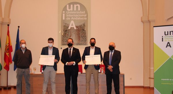 El rector José Ignacio García entrega el II Premio UNIA Digital de Investigación