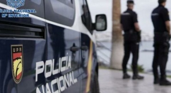 Detenido un hombre por intentar agredir a los sanitarios que lo asistían tras fingir una asfixia