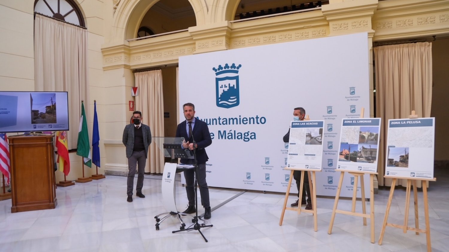 Málaga impulsa obras de sostenimiento del cableado aéreo en tres barriadas del Distrito Este