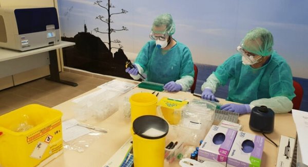 Málaga registra ocho fallecidos por covid-19 y un descenso de contagios