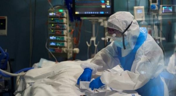 Andalucía suma más de ocho mil contagios y una bajada en la incidencia de 77 puntos