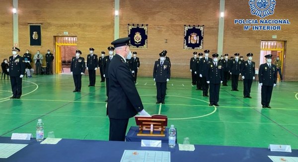 Un total de 21 agentes de la XXX promoción de Oficiales de la Policía Nacional juran el cargo