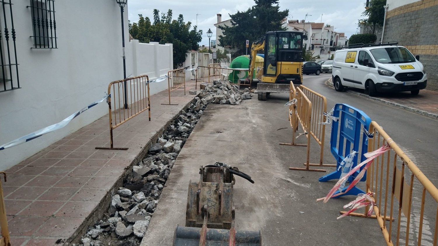 Iniciadas las obras de mejoras del alumbrado público en el Conjunto Ópalos de Rincón de la Victoria