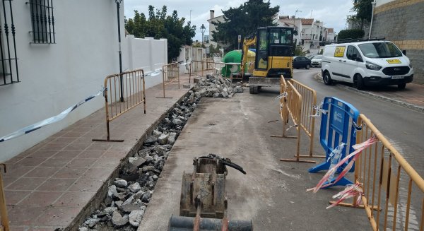 Iniciadas las obras de mejoras del alumbrado público en el Conjunto Ópalos de Rincón de la Victoria
