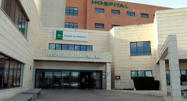 El Hospital de Antequera suspende las visitas ante el avance de la pandemia
