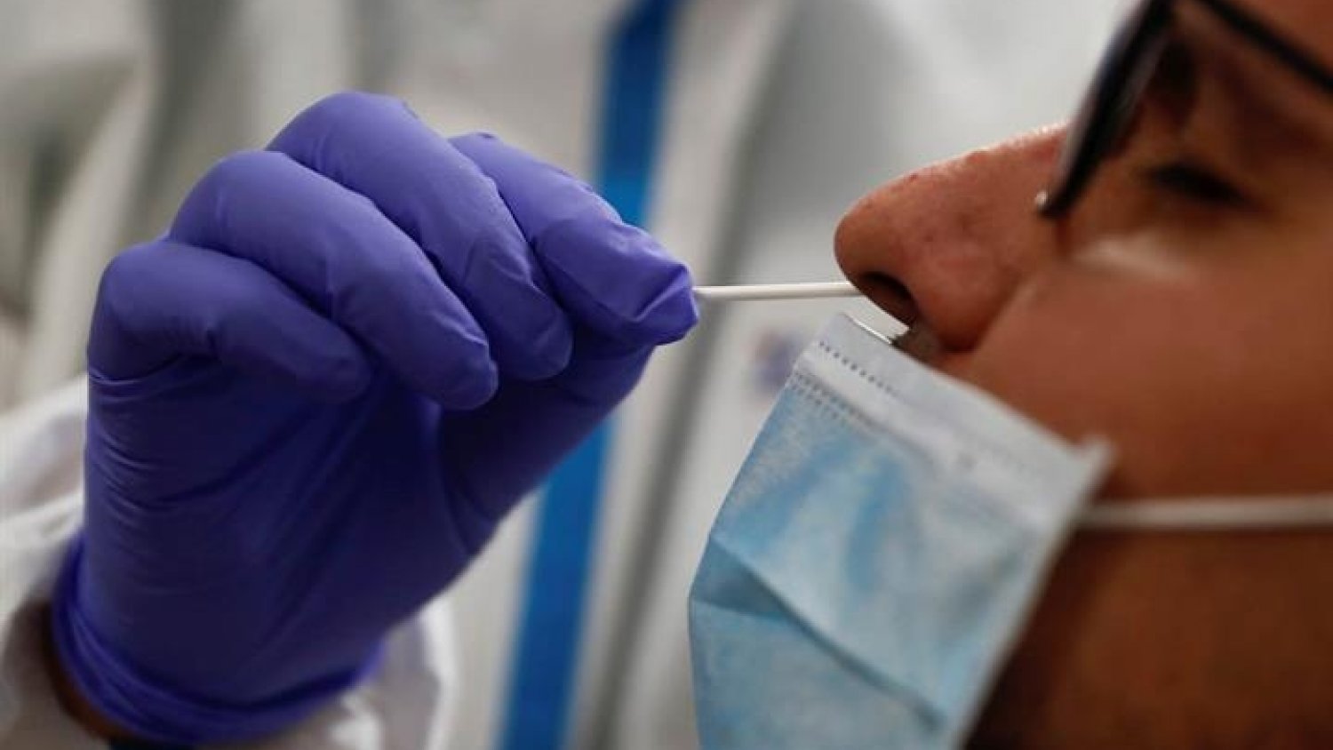 La tasa de incidencia disminuye en Málaga con 1.471 contagios