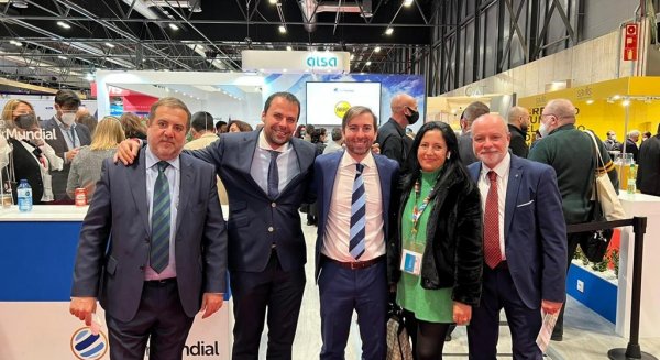 Autobuses Paco Pepe promueve acuerdos de colaboración con touroperadores en Fitur