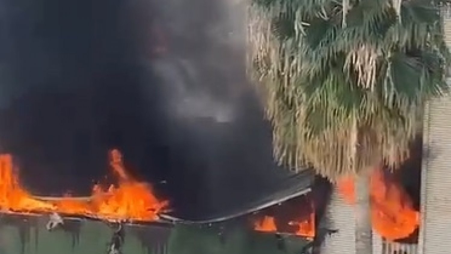 Un incendio en una terraza de El Palo deja un herido grave