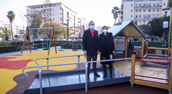 El Parque Litoral estrena una zona de juegos infantiles 100% accesibles