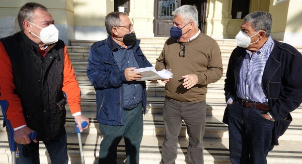 PSOE denuncia la falta de control municipal en la instalación de telescopios en monumentos