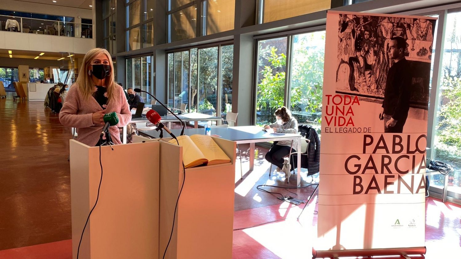 La exposición del legado de García Baena recorrerá todas las bibliotecas provinciales de Andalucía