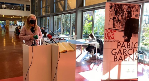 La exposición del legado de García Baena recorrerá todas las bibliotecas provinciales de Andalucía