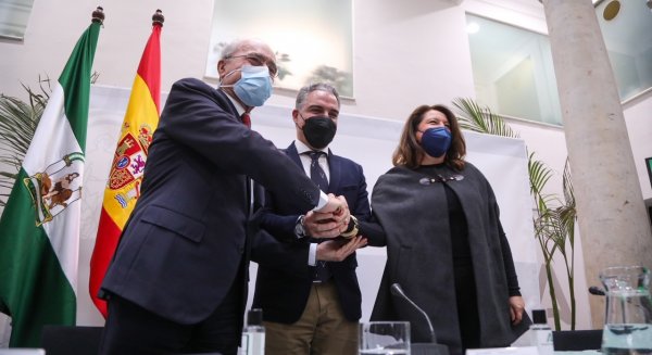 Ayuntamiento y Junta firman un convenio de colaboración para la restauración del Guadalmedina