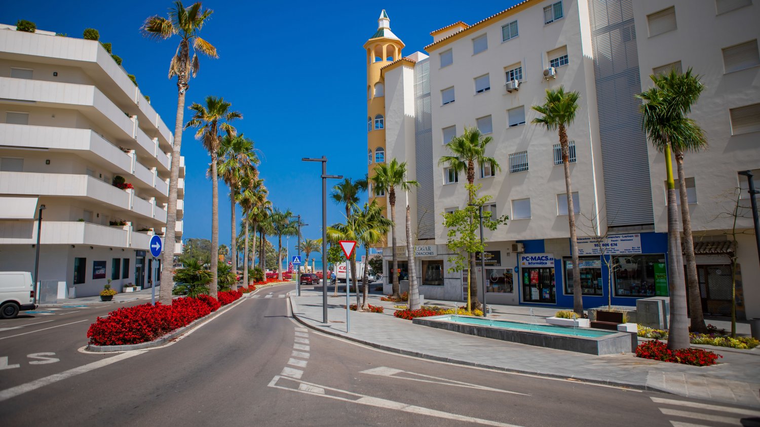 Estepona implanta un sistema que digitaliza la red de señales de tráfico para mejorar su gestión