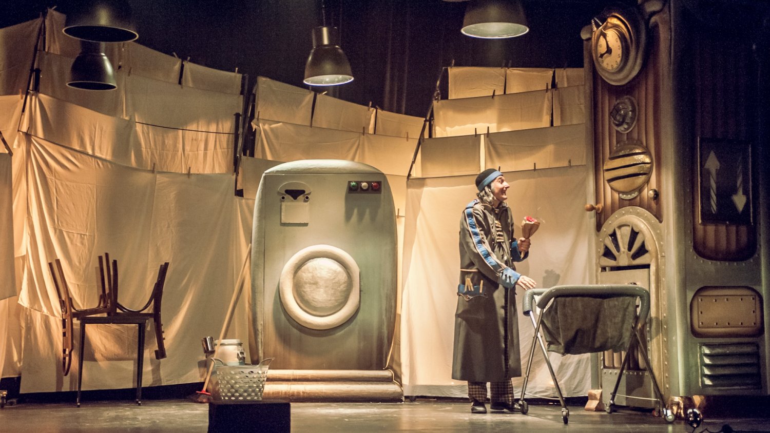 El Teatro Cánovas propone una revisión del universo clown con la función ‘Italino Grand Hotel’