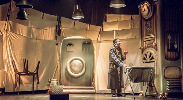 El Teatro Cánovas propone una revisión del universo clown con la función ‘Italino Grand Hotel’
