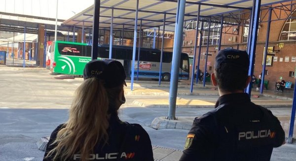 Detenidos dos jóvenes en la estación de autobuses de Málaga por asaltar a un turista