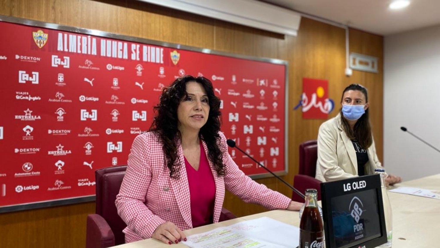 La Consejería de Igualdad y la UD Almería estrechan su colaboración por los centros de protección