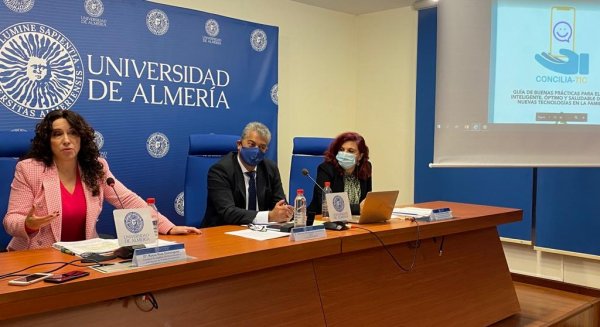 Ruiz presenta la Guía ‘Concilia-Tic’ para el uso saludable de las nuevas tecnologías en la familia