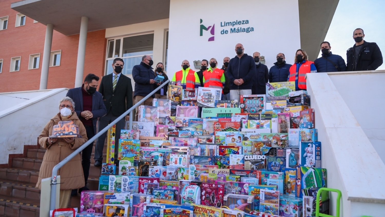 La recogida solidaria de juguetes impulsada por Limasam llega a 600 niños y niñas de Málaga