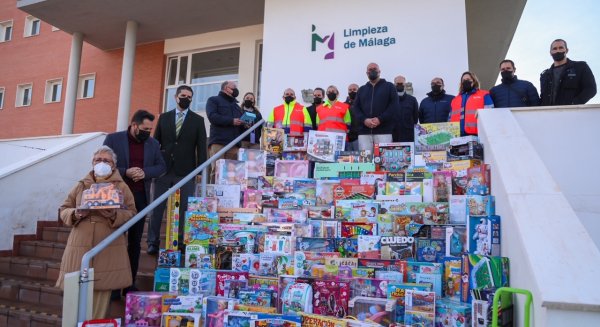 La recogida solidaria de juguetes impulsada por Limasam llega a 600 niños y niñas de Málaga