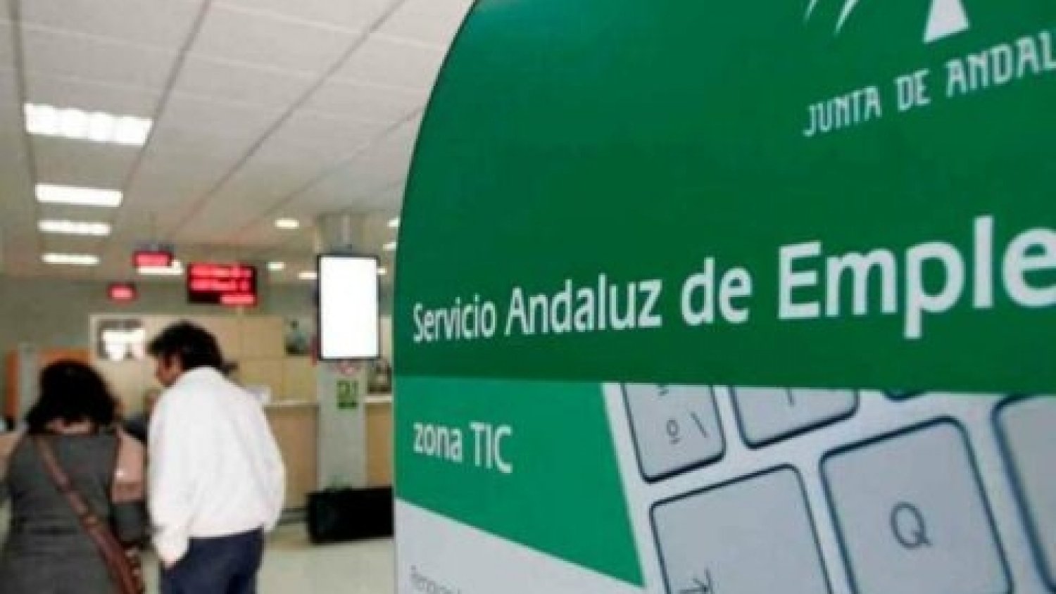 Málaga cierra el 2021 con un descenso del paro del 22,79%