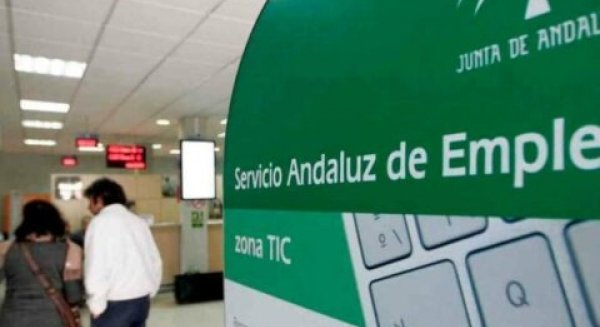 Málaga cierra el 2021 con un descenso del paro del 22,79%