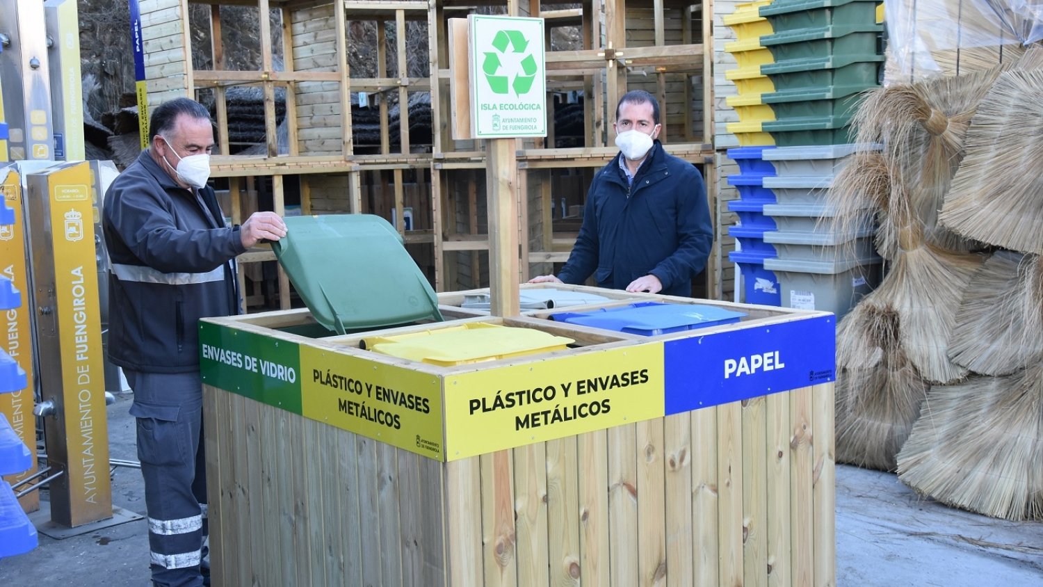 Fuengirola refuerza el reciclaje en sus playas con la adquisición de 15 islas ecológicas