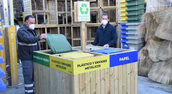 Fuengirola refuerza el reciclaje en sus playas con la adquisición de 15 islas ecológicas