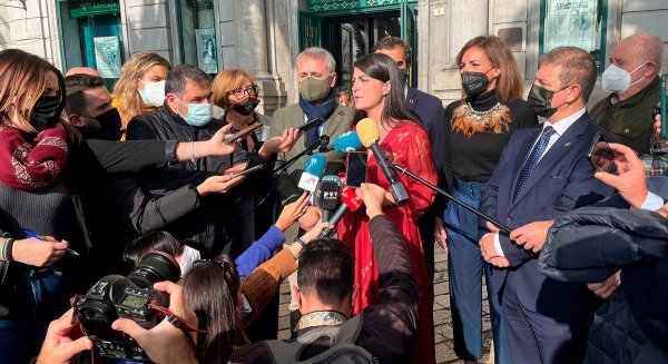 Olona denuncia a través de 'Salvemos Unicaja' la falta de honorabilidad de Braulio Medel