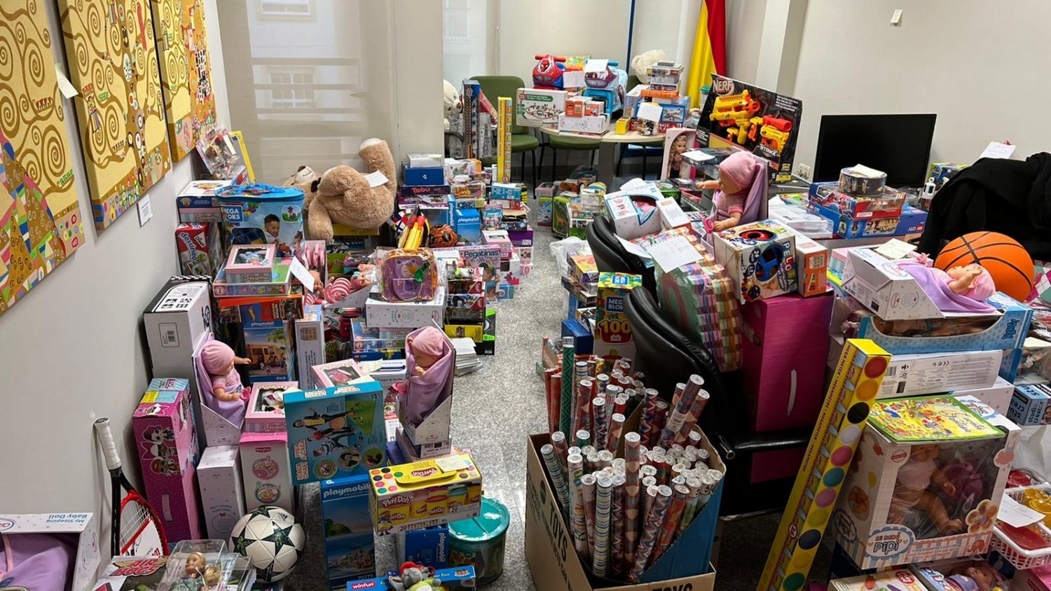 Rincón de la Victoria  entrega juguetes nuevos a las familias con menos recursos del municipio