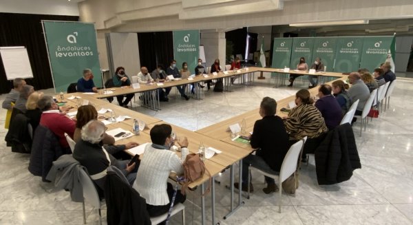‘Andaluces Levantaos’ pide a la Junta que escuche a los docentes que han sido despedidos por un error administrativo