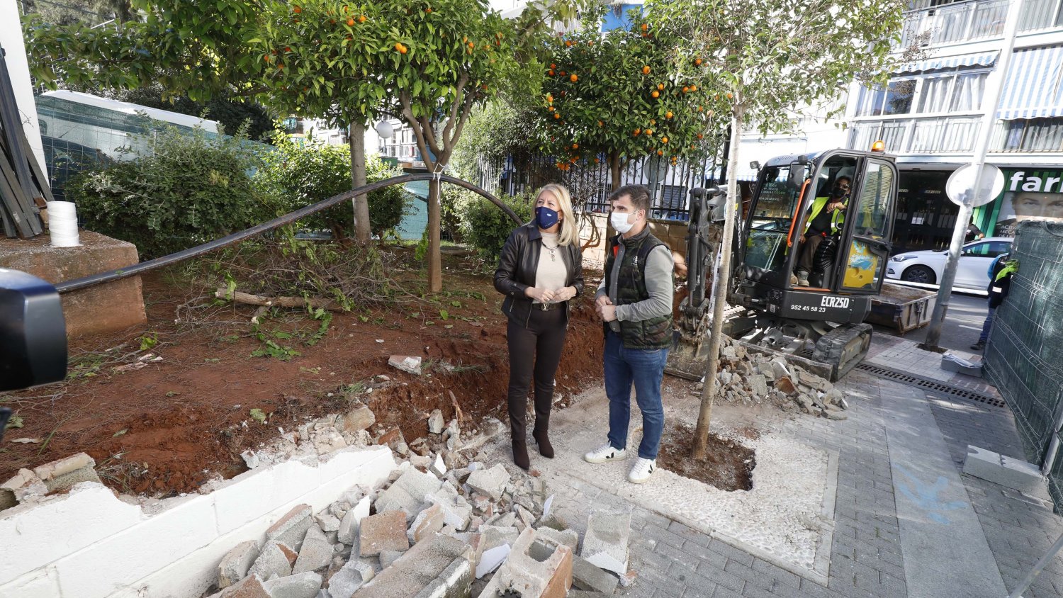 Marbella inicia las obras de demolición y reconstrucción del muro del colegio Federico García Lorca